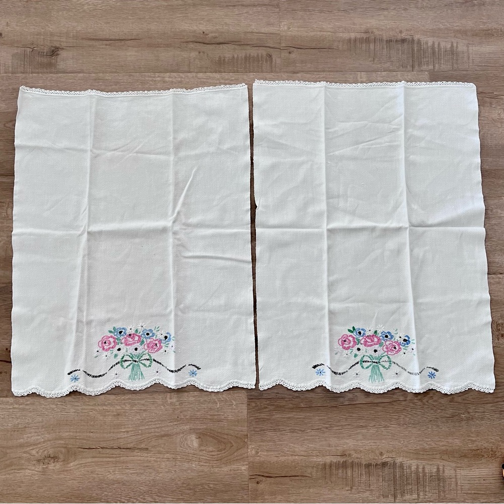 Vintage 2 PCs Rectangle‎ Hand Embroidered Cotton Table Cloth Napkin 23” X 16.5”